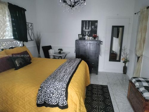 b-1130 Ne 201st Ter, Miami, FL, 33179-2680 | Card Image