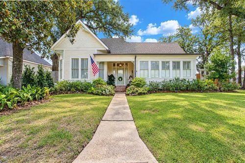 1002 Iris St, Lake Charles, LA, 70601-5438 | Card Image
