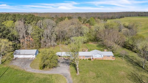 2209 E Lincoln St, Tullahoma, TN, 37388-5132 | Card Image