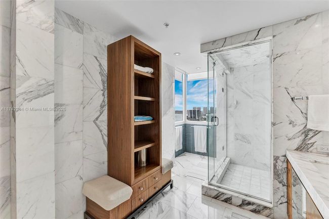 APT-2011 - 19400 Turnberry Way, Condo with 3 bedrooms, 3 bathrooms and null parking in Aventura FL | Image 27
