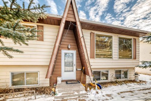 4420 57 Ave, Innisfail, AB, T4G1K8 | Card Image