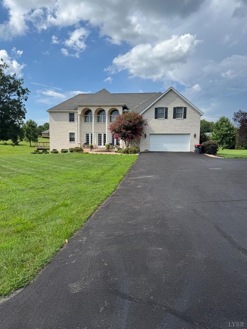 1033 S Oak Lawn Dr, Forest, VA, 24551-4657 | Card Image