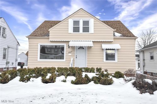 15817 Northwood Ave, Maple Heights, OH, 44137-3747 | Card Image