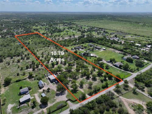 983 Longhollow Rd, Dale, TX, 78616-2910 | Card Image