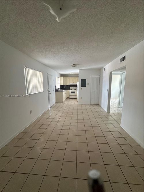 apt-102-120 W 9th St, Hialeah, FL, 33010-4039 | Card Image