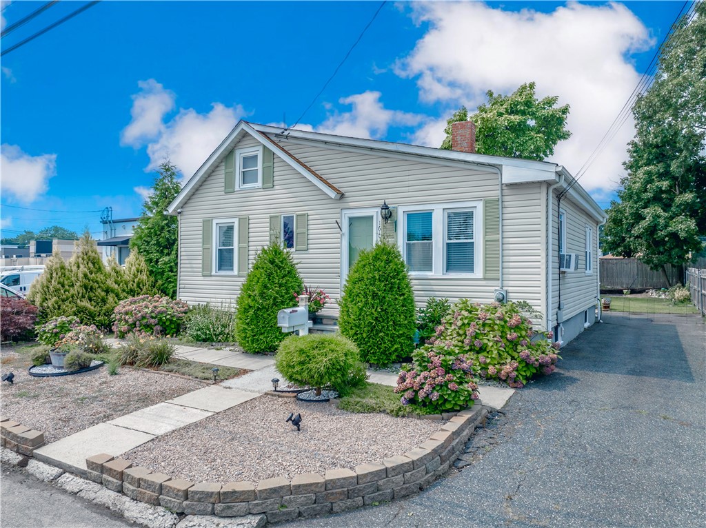 Courtney Ave, Pawtucket, RI 02861