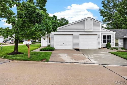 18-1611 Claydell Dr, Saint Peters, MO, 63376-7559 | Card Image
