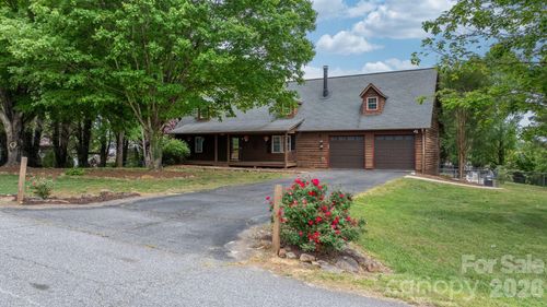 2025 34th Avenue Dr Ne, Hickory, NC, 28601-9218 | Card Image