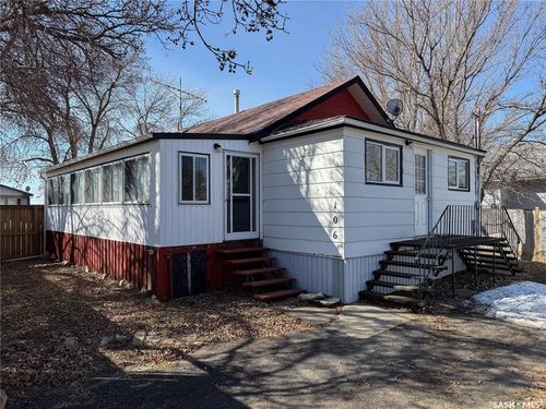 106 1st St, Gull Lake, SK, S0N1A0 | Card Image