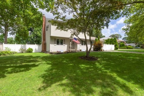 12 Newtown Ln, Huntingtn Sta, NY, 11747-1222 | Card Image