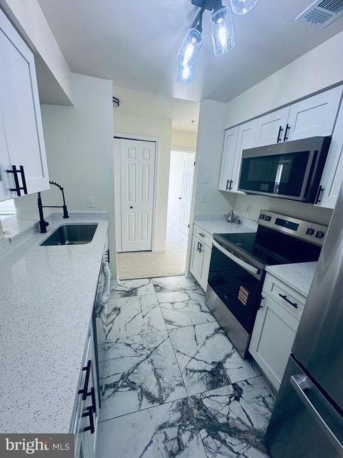 412-244 S Reynolds St, ALEXANDRIA, VA, 22304-4467 | Card Image