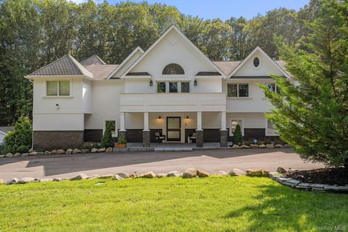 12 Seaside Dr, Port Jefferson, NY, 11777-1132 | Card Image