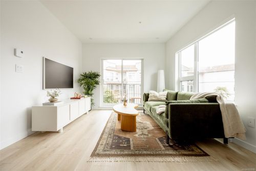 304-1075 Tillicum Rd, Esquimalt, BC, V9A2A4 | Card Image