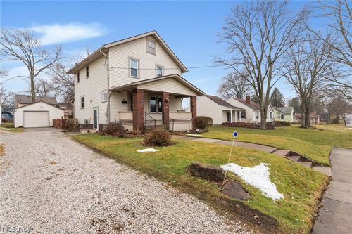 864 W College Rd, Alliance, OH, 44601-3809 | Card Image