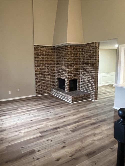 1-1310 Town Cir, Baytown, TX, 77520-3431 | Card Image