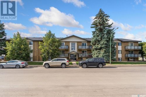 111 St Lawrence Cres, Saskatoon, SK, S7K1G7 | Card Image