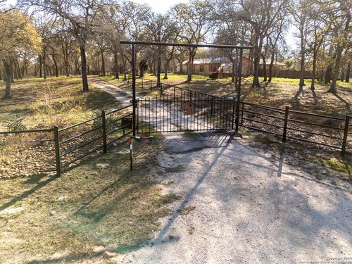 4843 Zion Hill Rd, Seguin, TX, 78155-8291 | Card Image