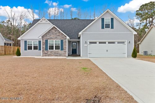 111 Bridgeport Dr, Sneads Ferry, NC, 28460-1060 | Card Image