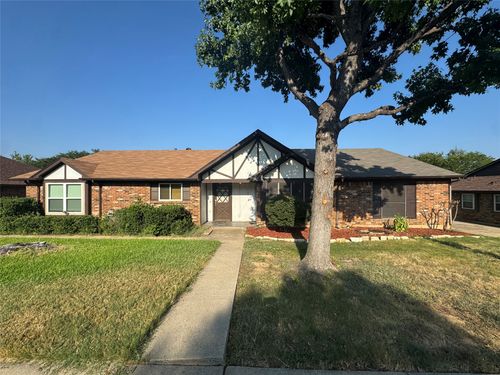 1120 Highpoint Rd, Bedford, TX, 76022-7766 | Card Image