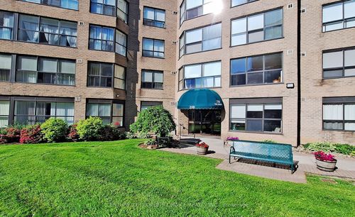 909-250 Davis Dr, Newmarket, ON, L3Y7T7 | Card Image