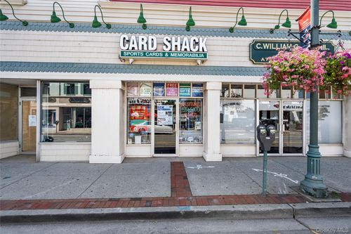 9 Atlantic Ave, Hempstead, NY, 11550-1301 | Card Image