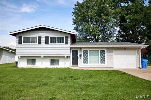 13 Sunridge Lane, Florissant, MO, 63031 | Card Image
