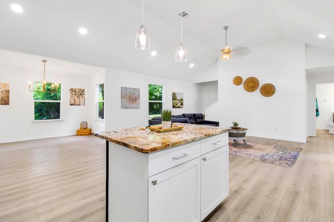 220 Tortuga Way, House other with 3 bedrooms, 2 bathrooms and null parking in Pointblank TX | Image 11