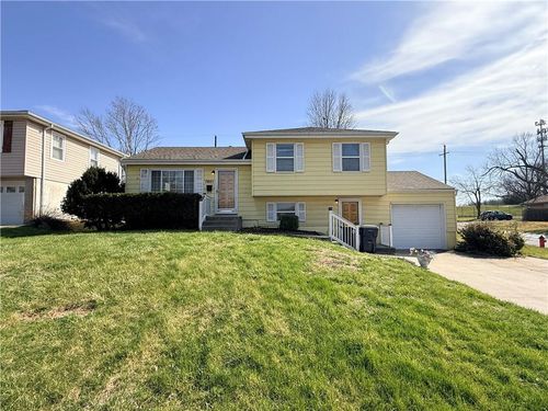 7801 Ne San Rafael Dr, Kansas City, MO, 64119-4226 | Card Image