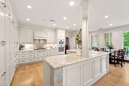 203-2801 Glenwood Gardens Ln, Raleigh, NC, 27608-1238 | Card Image