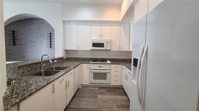 117 - 38 E Serene Ave, Condo with 2 bedrooms, 2 bathrooms and null parking in Las Vegas NV | Image 4