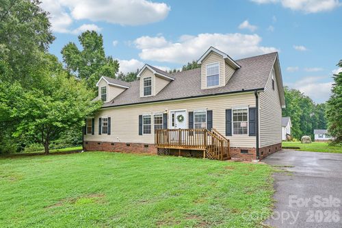 108 Grand Acres Ln, Maiden, NC, 28650-9581 | Card Image