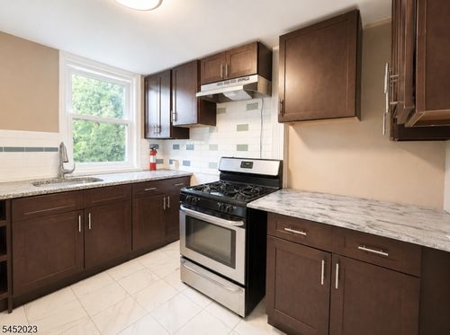 31 White St, West Orange, NJ, 07052-5406 | Card Image