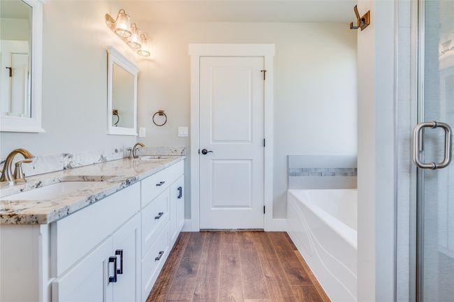 Primary Bathroom | Image 26