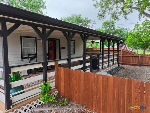 402 E Virginia Ave, Seadrift, TX, 77983-3315 | Card Image