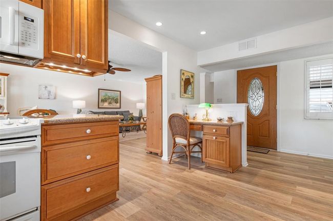 9527 Azure Cv, Condo with 3 bedrooms, 2 bathrooms and null parking in BRADENTON FL | Image 12
