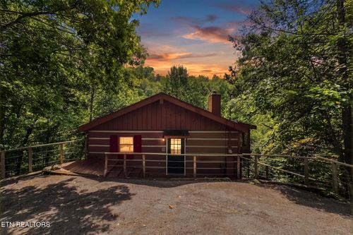 942 Vixen Run, Gatlinburg, TN, 37738-6343 | Card Image