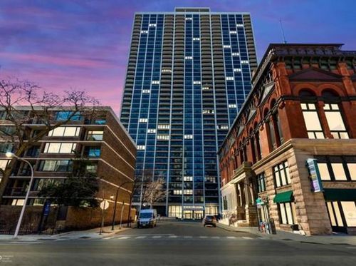 apt-2007-1560 Sandburg Ter, CHICAGO, IL, 60610-7718 | Card Image