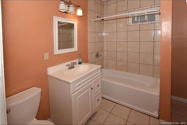 70 - 68-70 Sterling St, Home with 9 bedrooms, 3 bathrooms and 5 parking in Hartford CT | Image 11