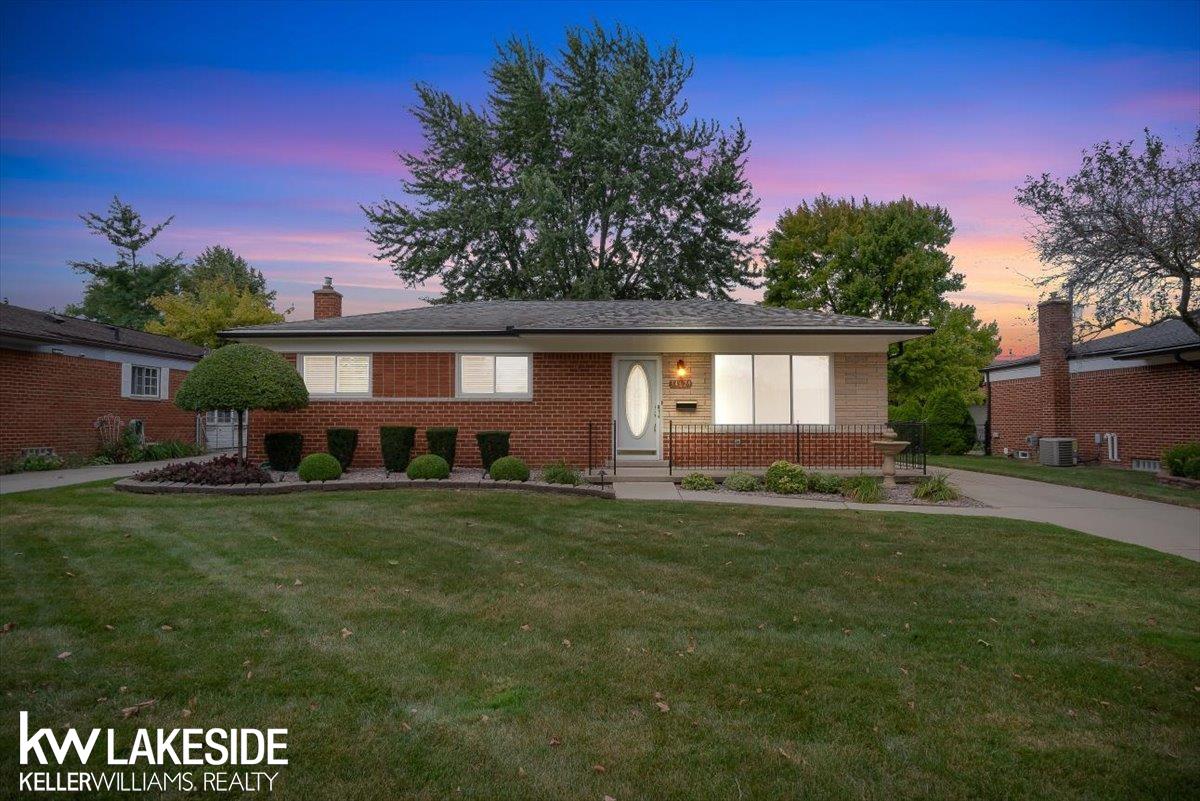 Greentrees Rd, Sterling Heights, MI 48312