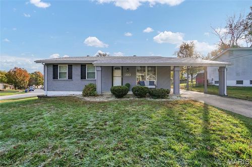 380 Cedar Run Dr, Ballwin, MO, 63021-6206 | Card Image
