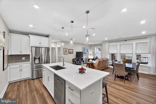 204-21630 Hawksbill High Cir, STERLING, VA, 20164-9399 | Card Image