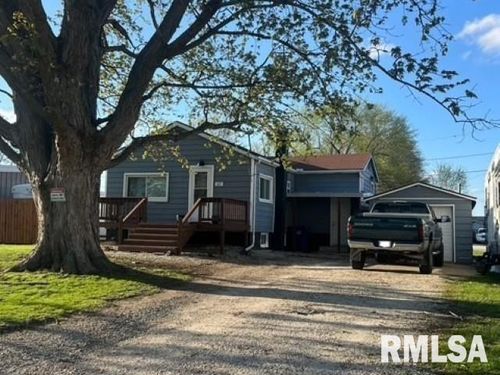 105 W Main St, East Galesburg, IL, 61430-5028 | Card Image