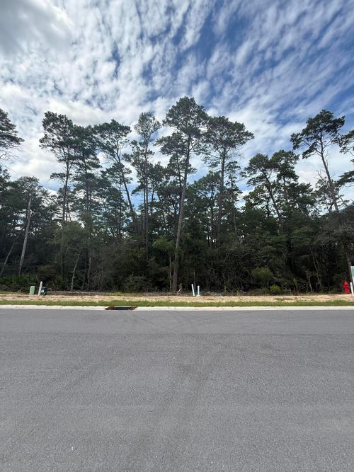 241 Foxglove Run, Niceville, FL, 32578-1740 | Card Image