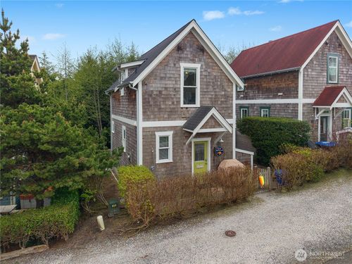 61 Lily Ln, Pacific Beach, WA, 98571 | Card Image