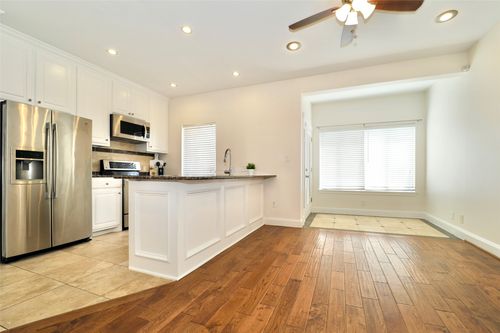 407 Josephine St, Dallas, TX, 75246-1457 | Card Image