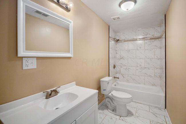 94 Main St, House other with 3 bedrooms, 2 bathrooms and null parking in Bloomingburg OH | Image 9