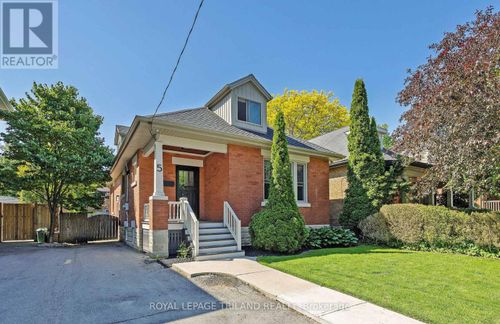 5 Mckenzie Ave, London, ON, N6C1V1 | Card Image