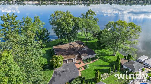 7206 Beechwood Cir, Watervliet, MI, 49098-9329 | Card Image