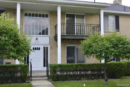 22-34720 Huntley Dr, Sterling Heights, MI, 48312-5012 | Card Image