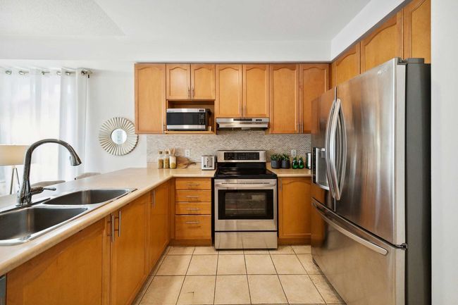 83 Cabernet Rd, House attached with 3 bedrooms, 4 bathrooms and 2 parking in Vaughan ON | Image 6